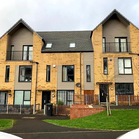 Sheffield City Centre , Free Wifi & Parking - Private Room - Shared House 외부 사진