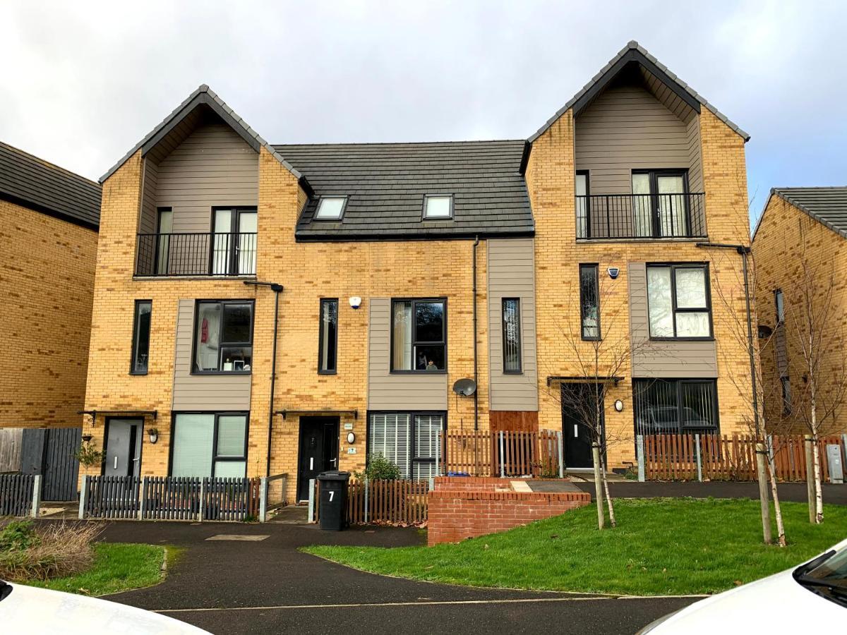 Sheffield City Centre , Free Wifi & Parking - Private Room - Shared House 외부 사진