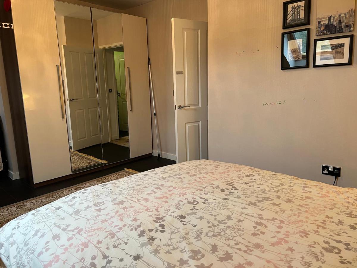 Sheffield City Centre , Free Wifi & Parking - Private Room - Shared House 외부 사진