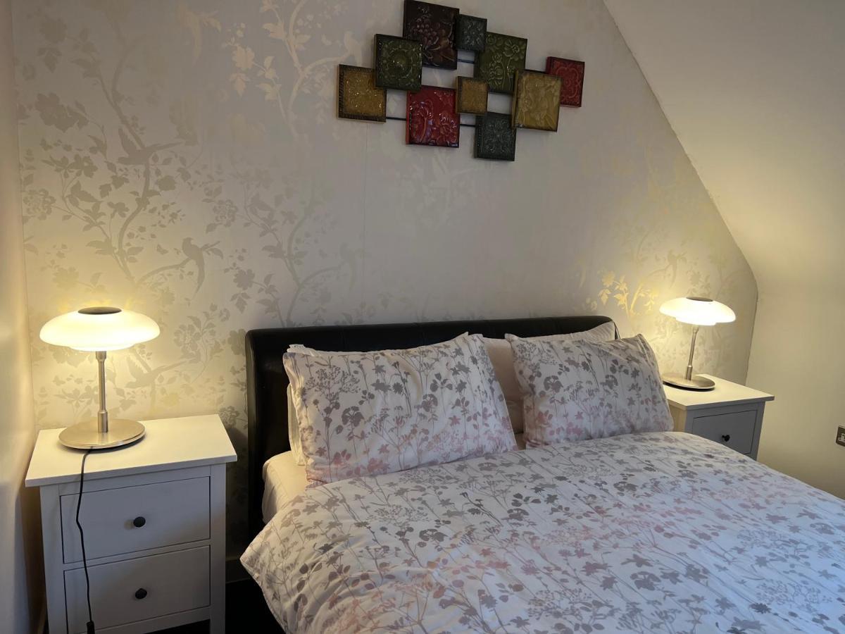 Sheffield City Centre , Free Wifi & Parking - Private Room - Shared House 외부 사진