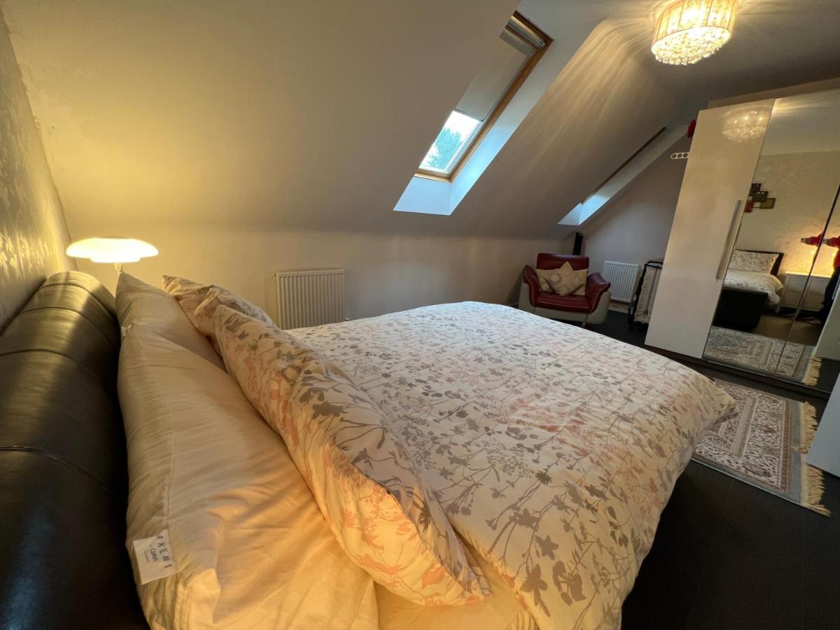 Sheffield City Centre , Free Wifi & Parking - Private Room - Shared House 외부 사진