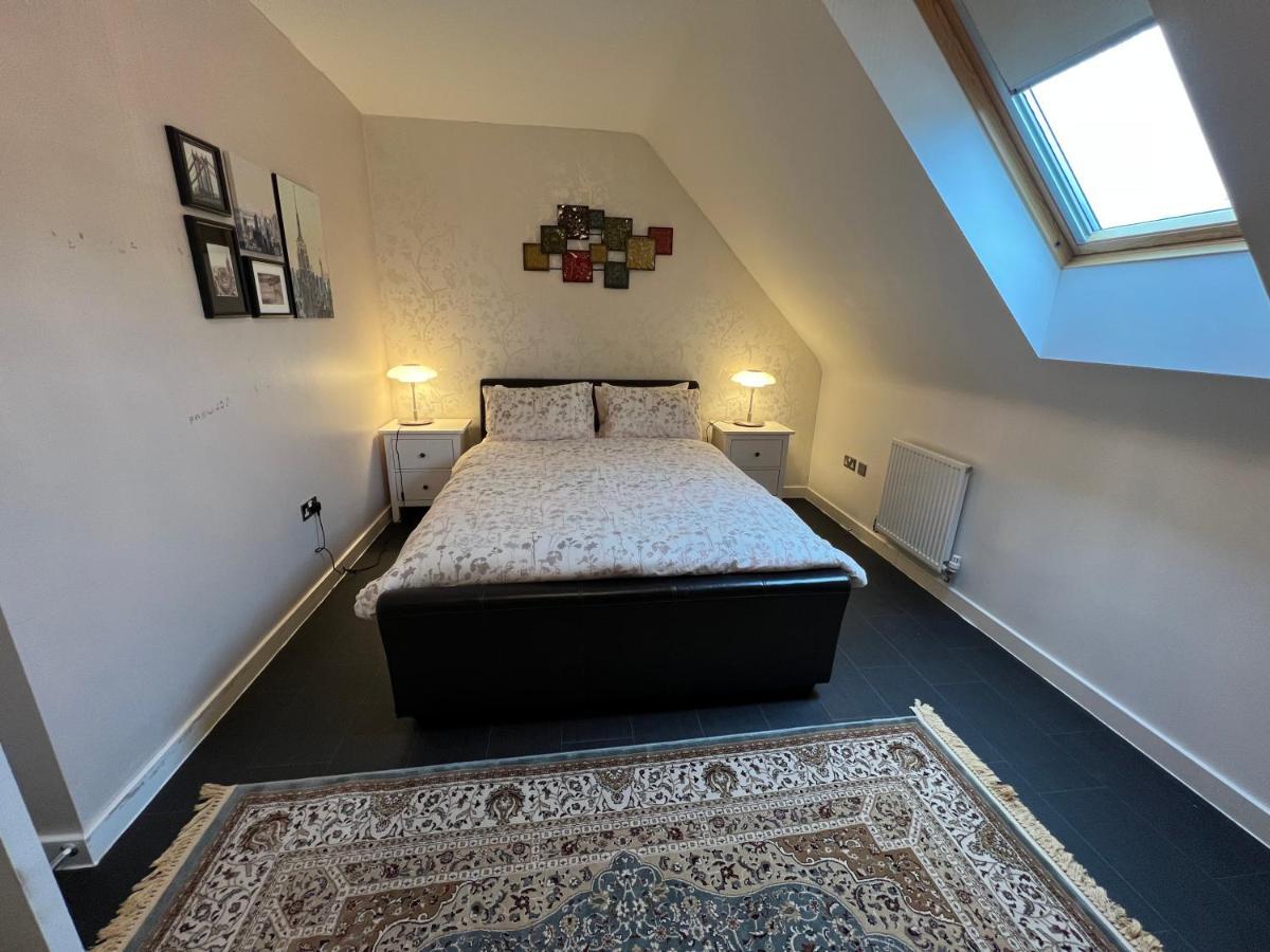 Sheffield City Centre , Free Wifi & Parking - Private Room - Shared House 외부 사진